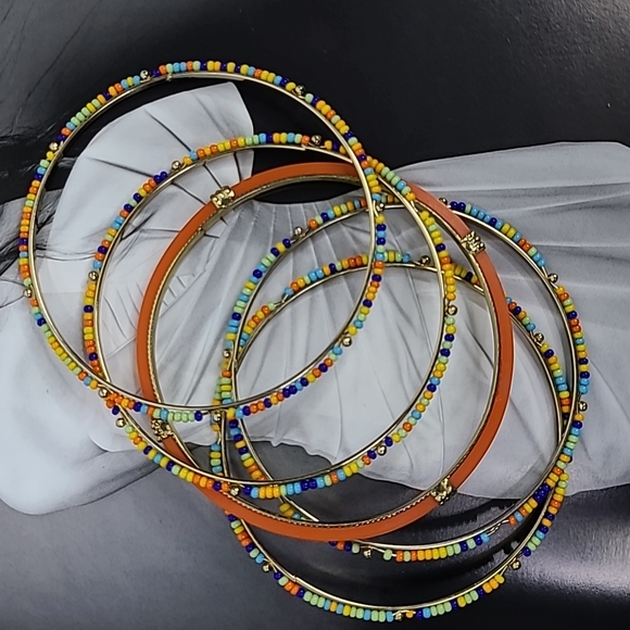 Set of 5 Bangle Bracelets Gold Orange Multicolored Beaded Lightweight Spring Fun - Picture 3 of 4